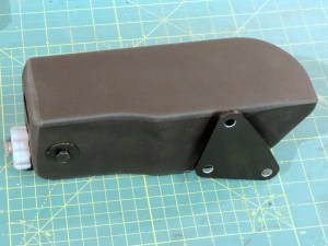 Reduced length of driver side right arm rest to clear gear shift