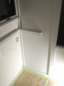 Clearanced passenger side table mount rail for wire clearance