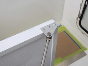 Installed under bed partition diagonal brace